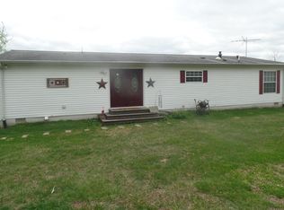 8968 E Oak Hill Dr, Bloomfield, IN 47424