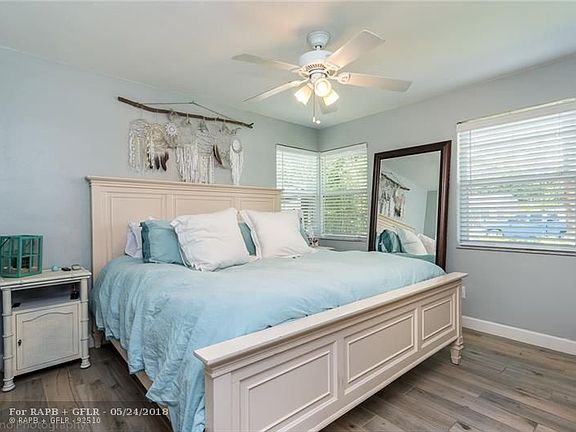3rd image of 2600 NE 11th Ter