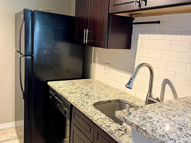 5500 Pershing Ave #11 — Photo 13