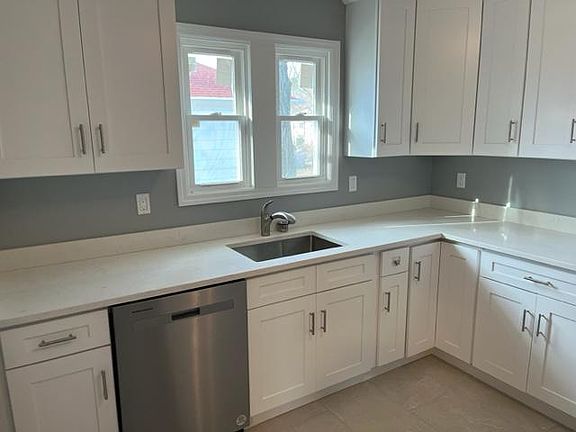 5th image of 56 Riverdale Ave #3