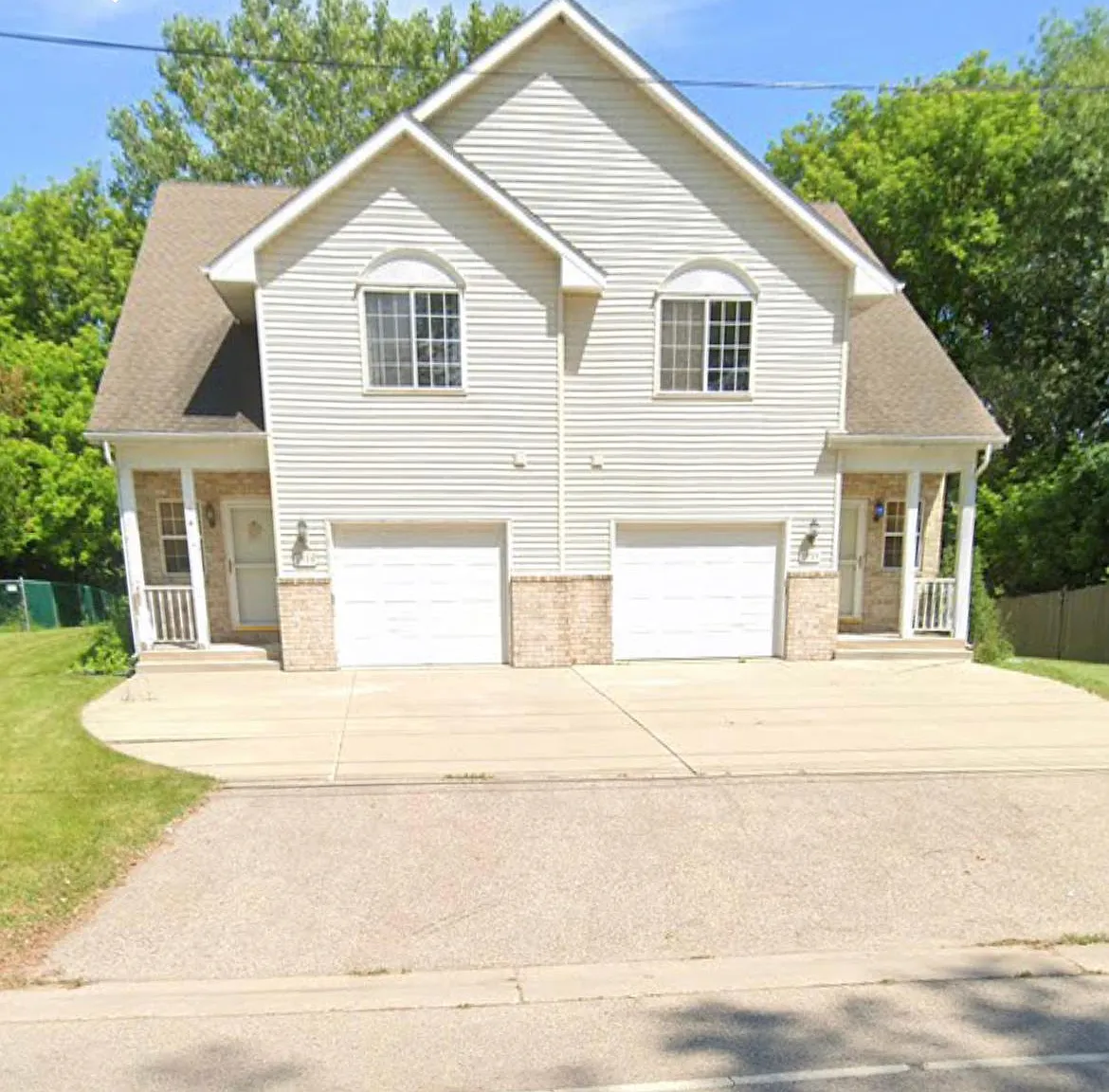 1935 Sheridan Rd — Photo 1