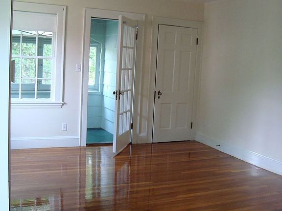 Master Bedroom w/porch