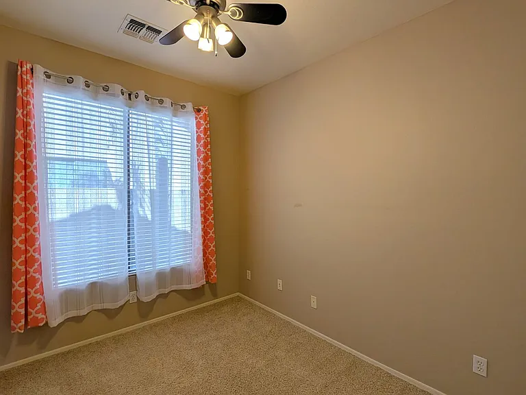 4236 E Oxford Ln — Photo 24