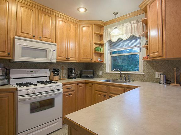 2nd image of 1046 Rosalie Ave NW