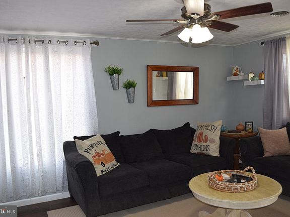 5th image of 1703 Saunders Way