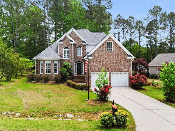 7405 Pine Summit Dr, Fuquay Varina, NC 27526