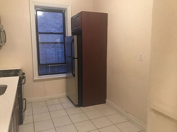 5th image of 209 E 16th St APT B7