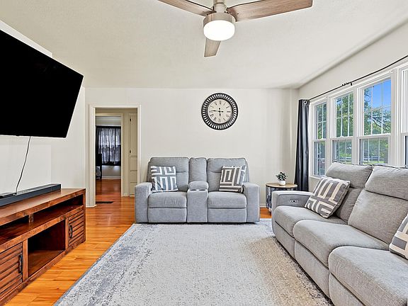 5th image of 1908 S Ridgewood Dr