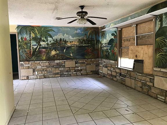 5th image of 2711 Eureka Ln
