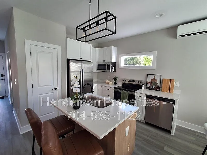 2 bed, 2.0 bath, 1052 sqft, $1,750 — Photo 3