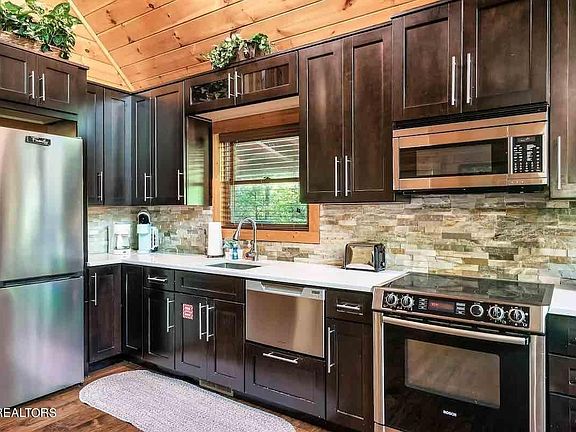 5th image of 740 Yona Trail Way