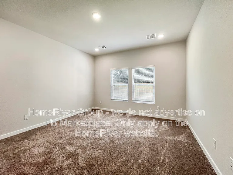 454 Suffolk Dr — Photo 8
