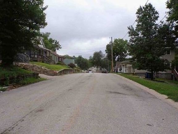 Exterior Neighborhood (street photo)
