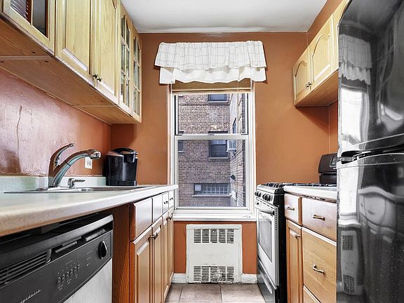 5th image of 6712 Yellowstone Blvd APT B5