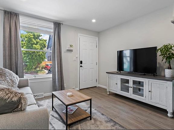 2nd image of 116 W Bayaud Ave