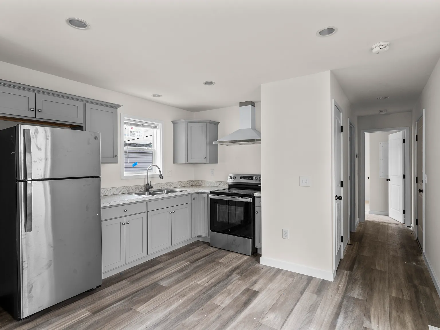 2 bed, 650 sqft, $2,500 — Photo 2