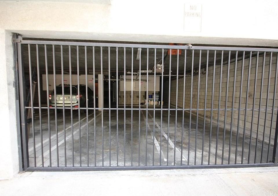 Two car tandem parking