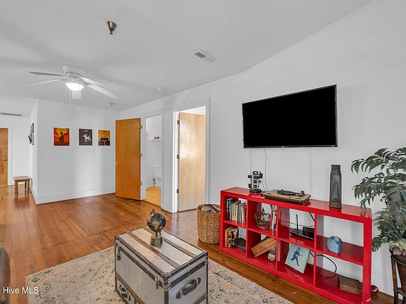 5th image of 21 N Front Street Unit 2e2