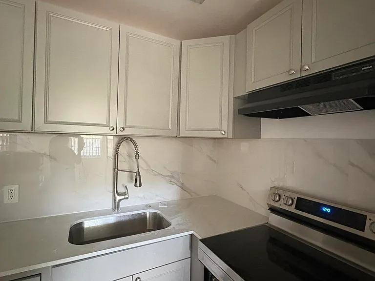 239 Sussex L — Photo 16