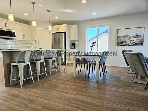 3 bed, 1.5 bath, 1200 sqft, $1,999 — Photo 4