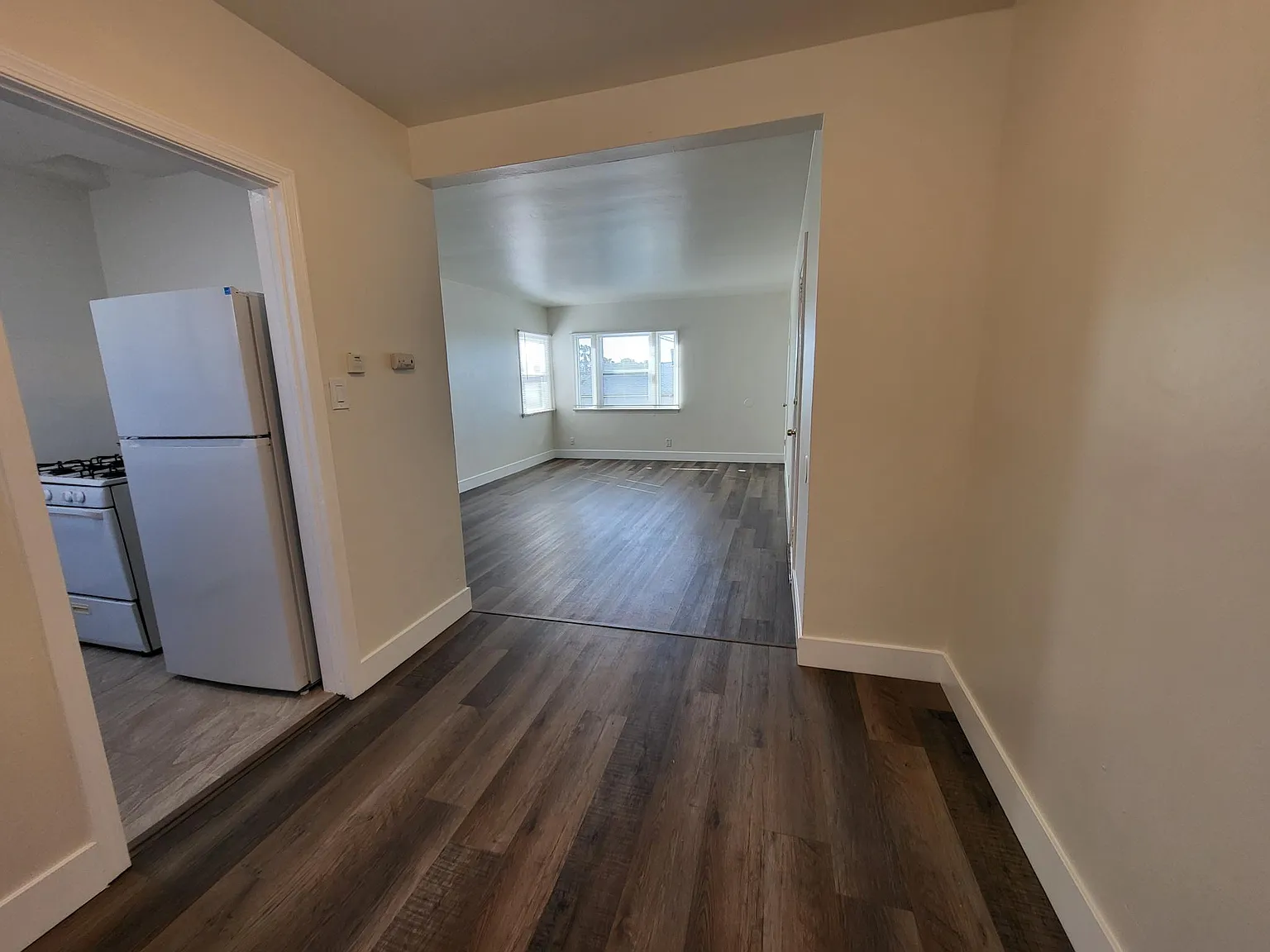 2 bed, 795 sqft, $2,400 — Photo 2