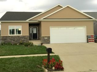 1308 Meadow View Ln, Waverly, IA 50677