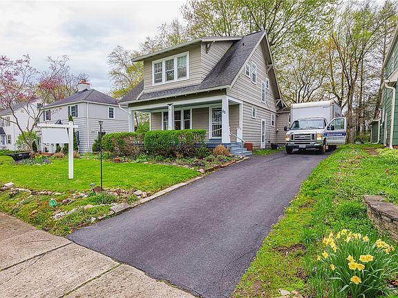 3rd image of 65 Bradford Rd
