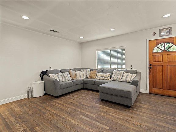 4th image of 1168 Peach Ct
