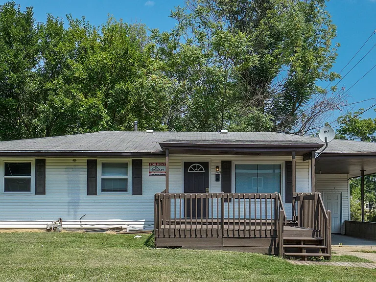 416 N Lincoln St — Photo 100