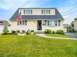 29 Sunset Dr, Port Reading, NJ 07064