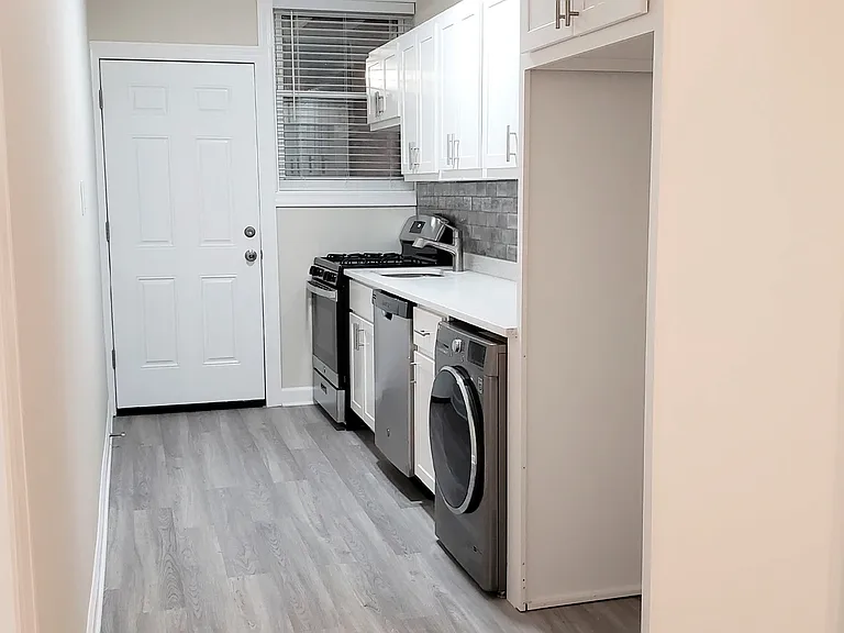 4220 N Clark St #1 — Photo 4