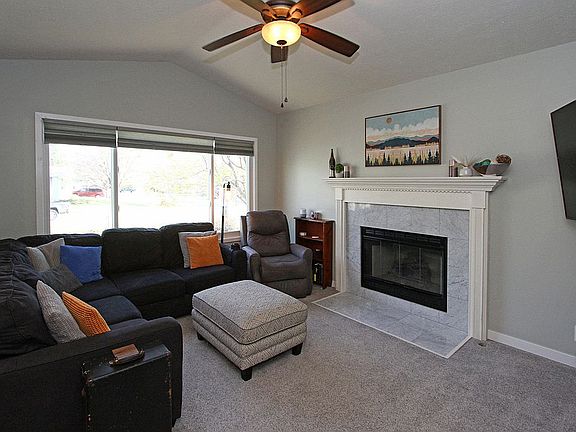 3rd image of 1501 W Lake Ct