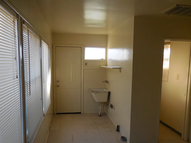 126 S H St — Photo 6