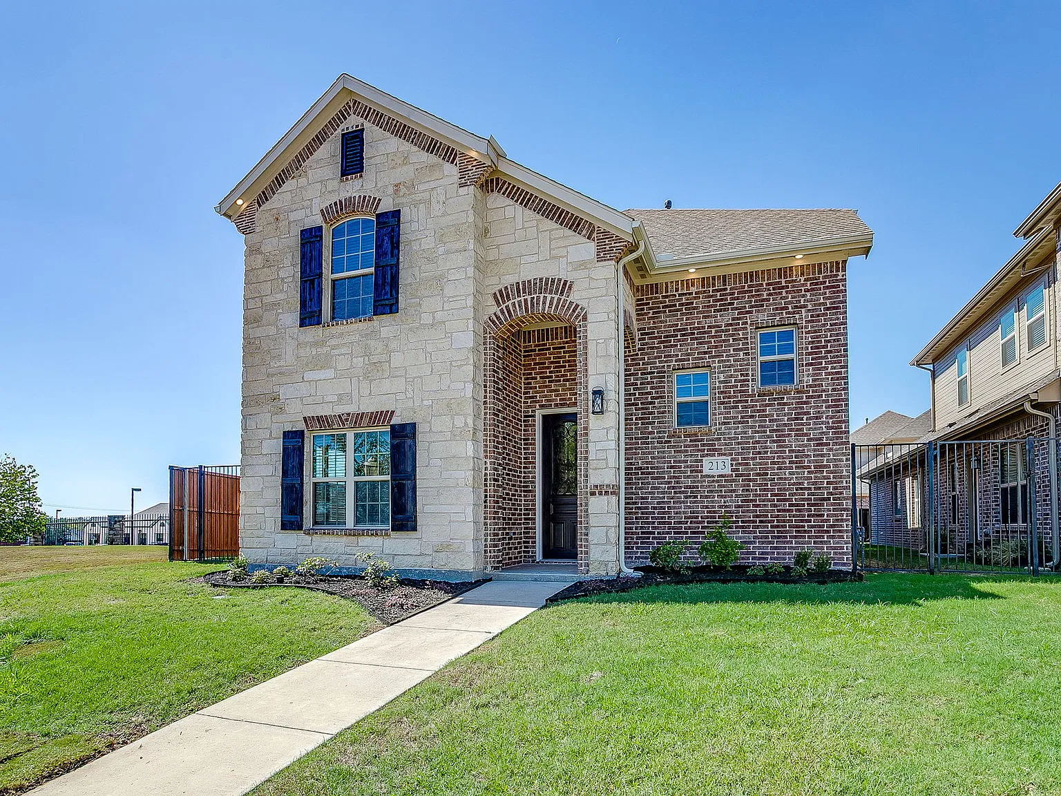 3 bed, 2.5 bath, 2812 sqft, $3,695 — Photo 4