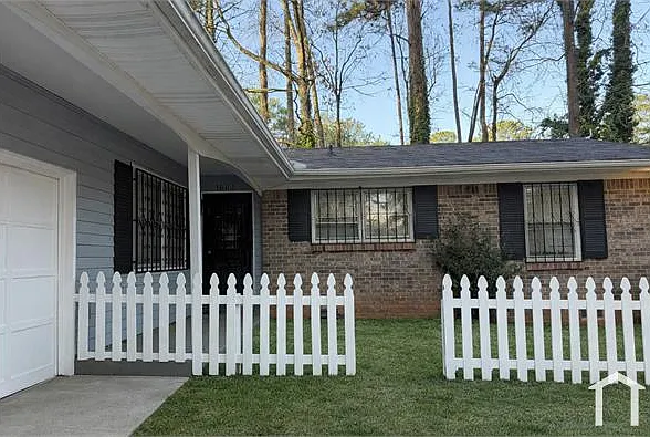 3603 Manhattan Dr — Photo 2