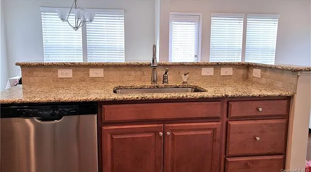 2504 Alyssa Ln — Photo 5