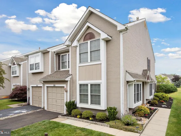 301 Sequoia Dr, Newtown, PA 18940