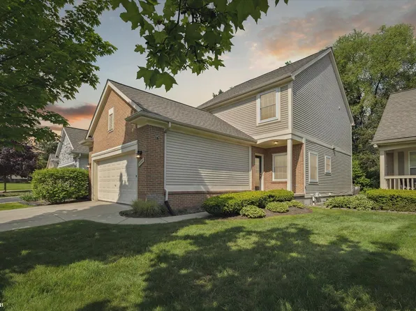 5393 Forest Ridge Dr, Clarkston, MI 48346