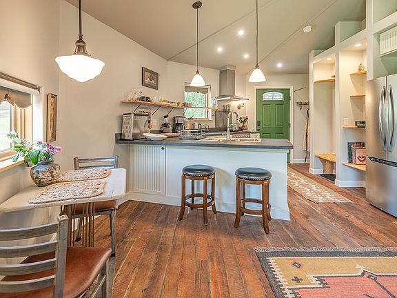 Seating for two, at small dinner table or at kitchen counter