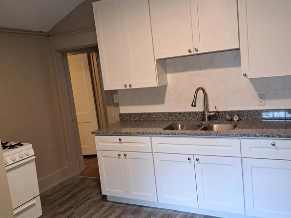 2046 S 24th St APT 3, Lincoln, NE 68502