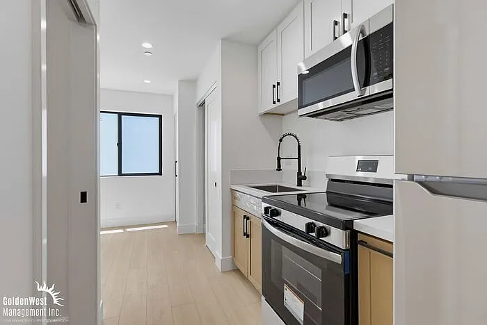 3075 Hawthorn St #2 — Photo 4