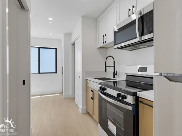 3075 Hawthorn St, San Diego, CA