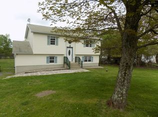 697 Mountain Rd, Albrightsville, PA 18210