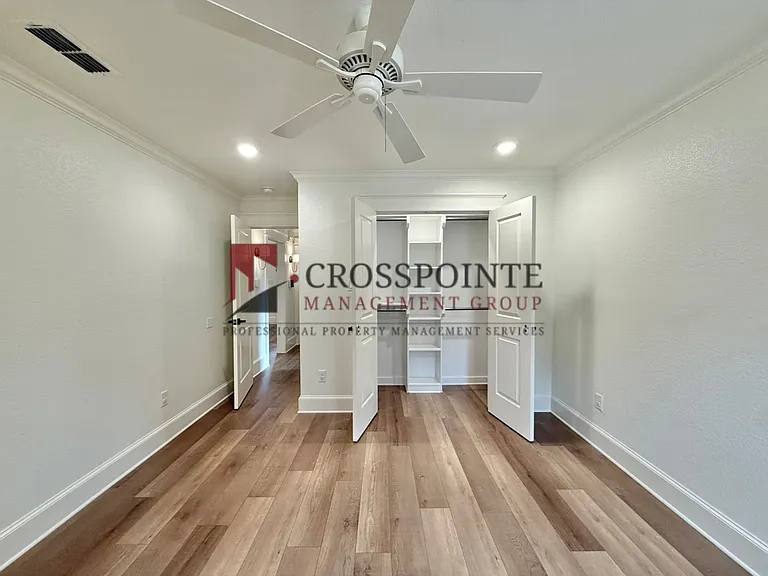 413 Dallas St — Photo 22
