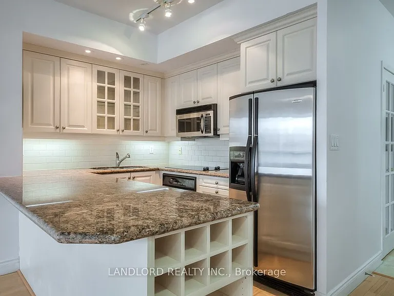 77 McMurrich St #307 — Photo 4
