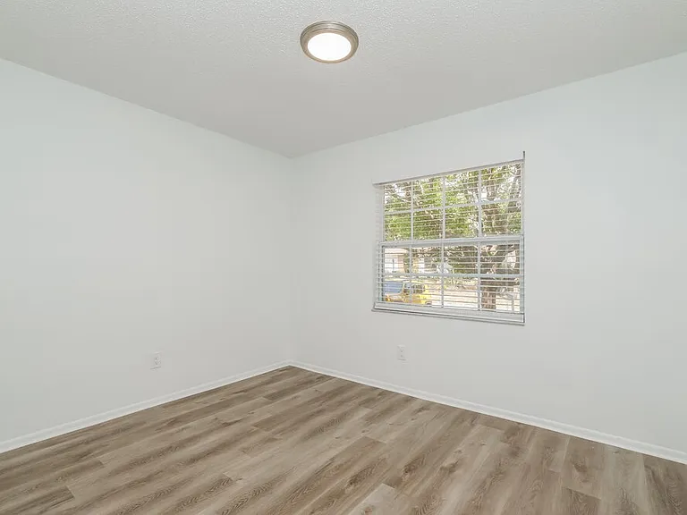 714 Crimson King Trce — Photo 11