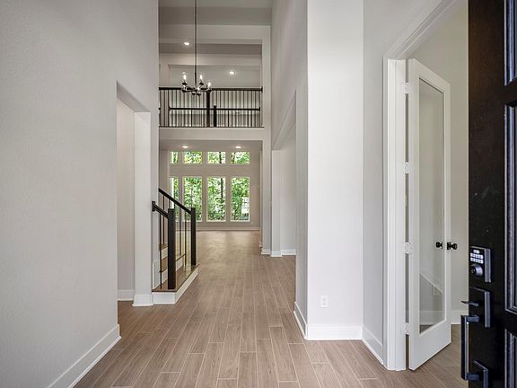 4th image of 215 Lilac Tree Ct