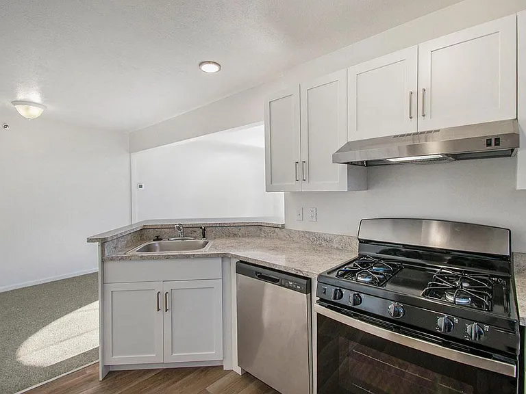 West Hampton Park Apartment Homes — Photo 20