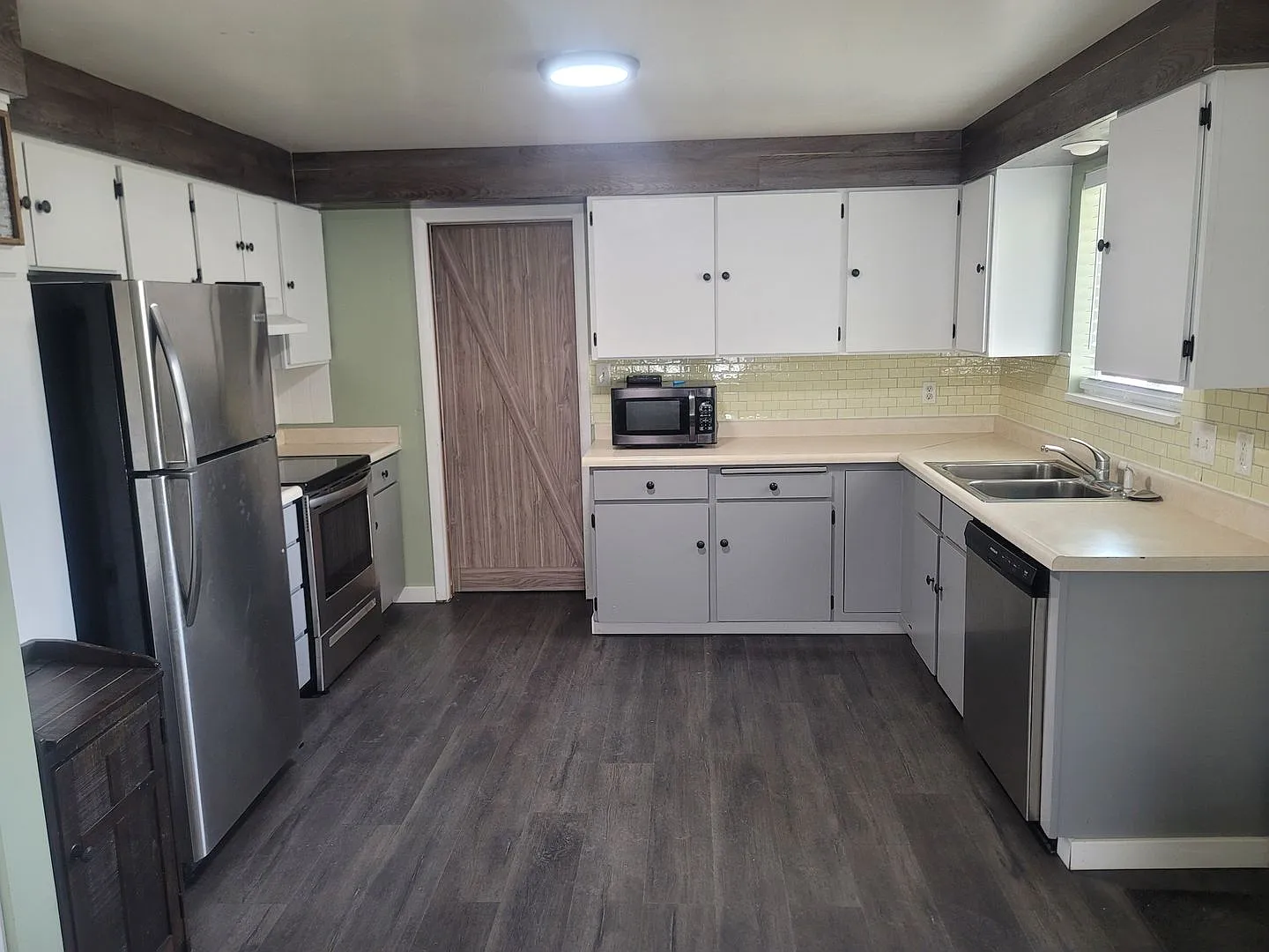 3 Bedroom in Elko — Photo 2