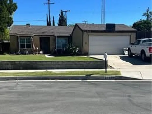 27806 Meadowcreek Rd, Santa Clarita, CA 91351